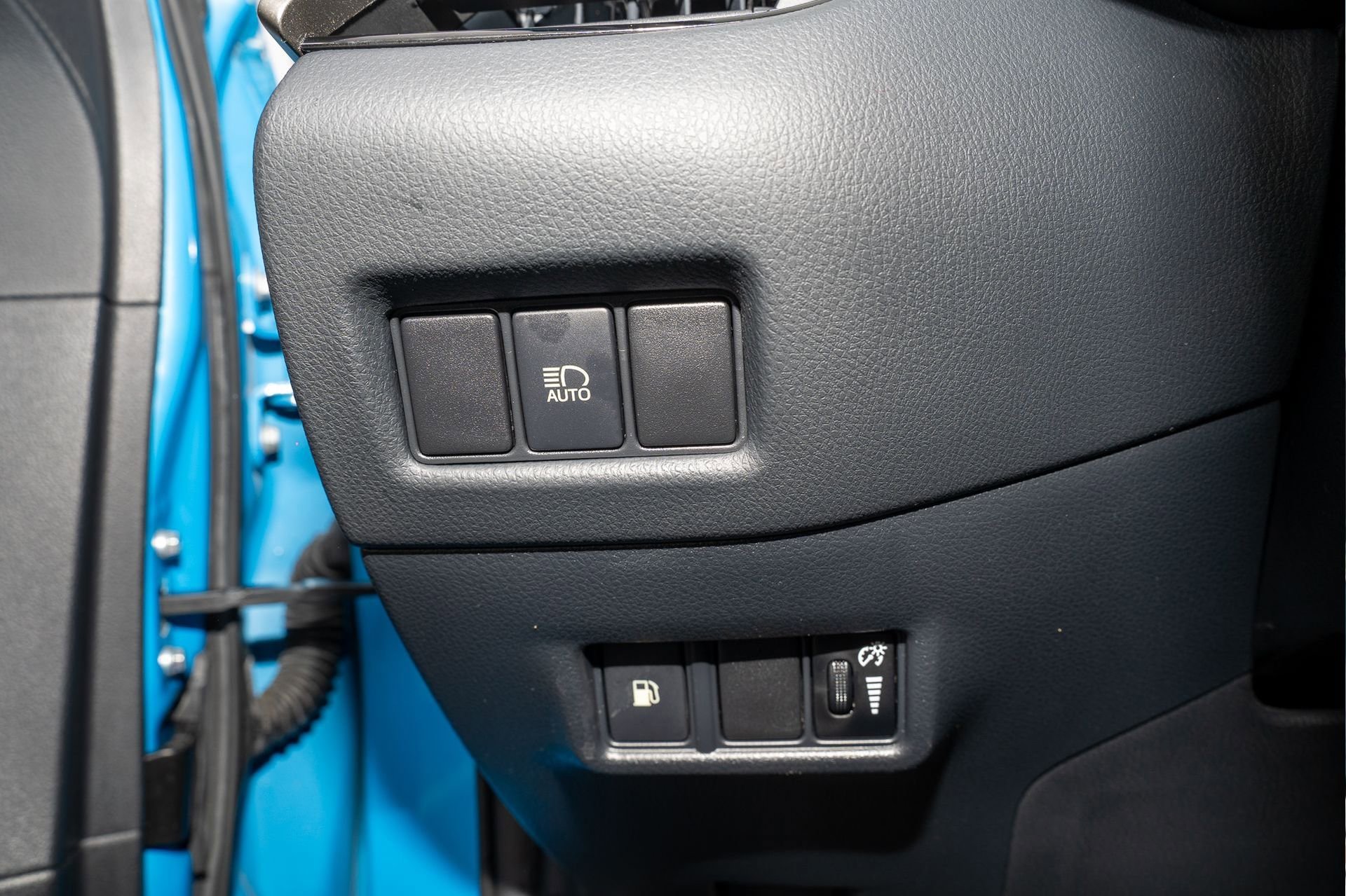 Used 2019 Toyota C-HR XLE image 28