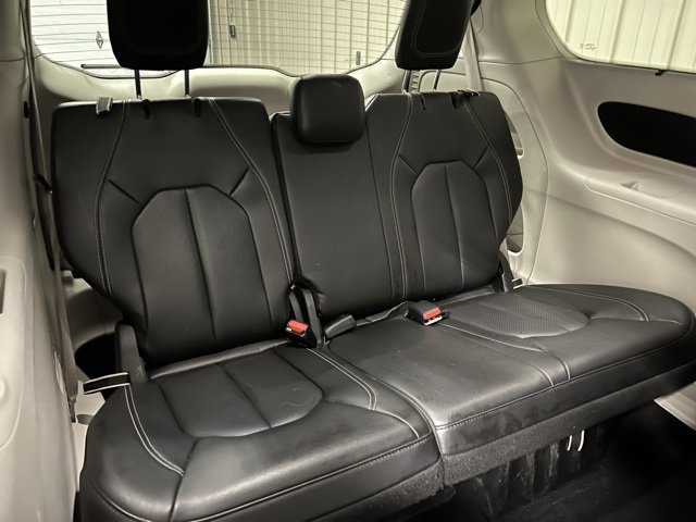 Used 2022 Chrysler Pacifica Touring-L image 24
