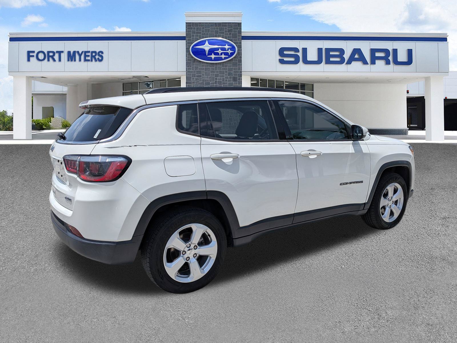 Used 2018 Jeep Compass Latitude FWD image 4