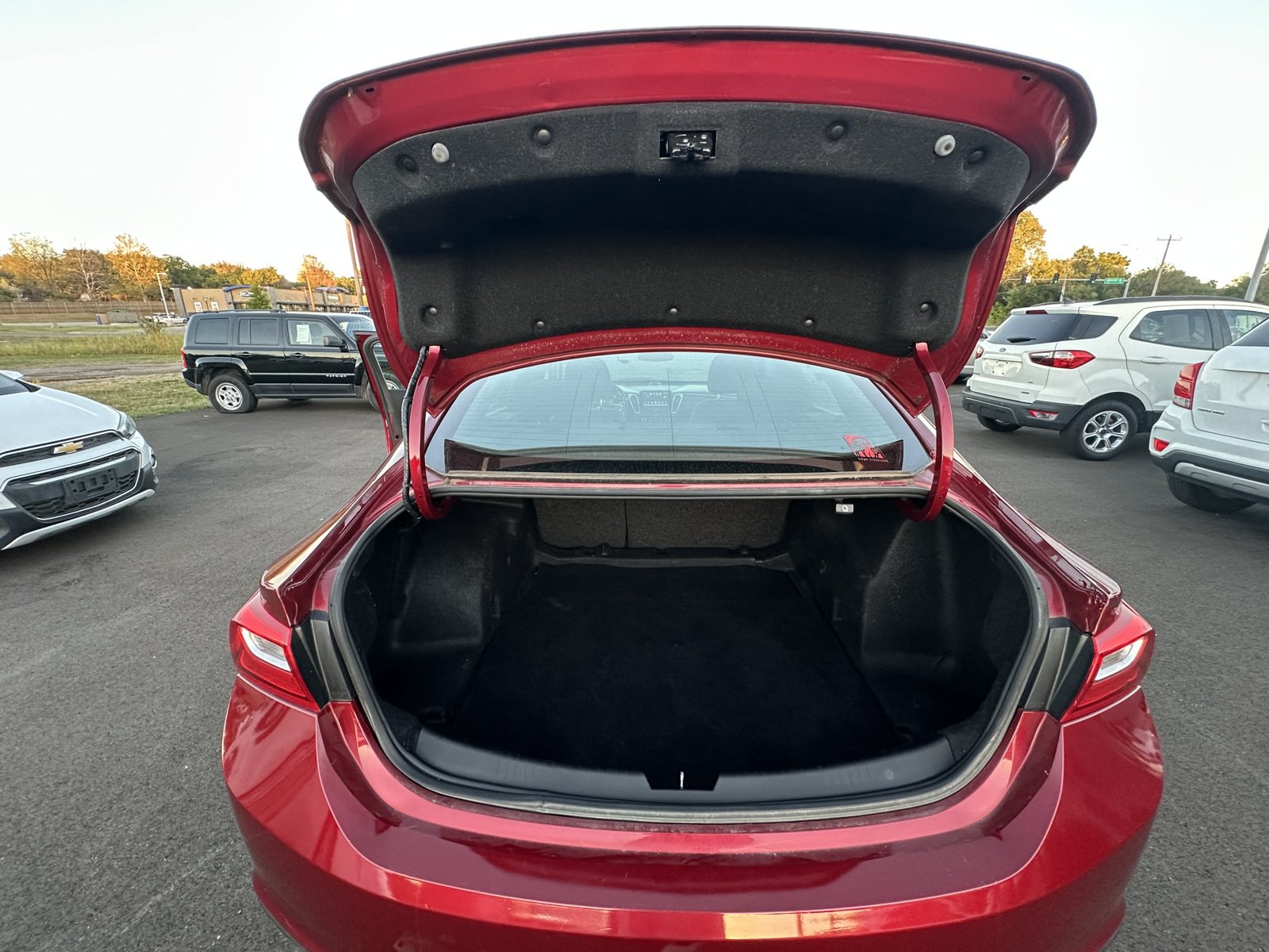 Used 2018 Chevrolet Malibu LT FWD image 4