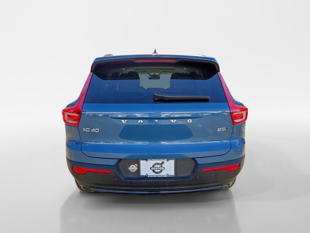 Certified 2023 Volvo XC40 B5 Plus w/ Driver Assist Package image 4