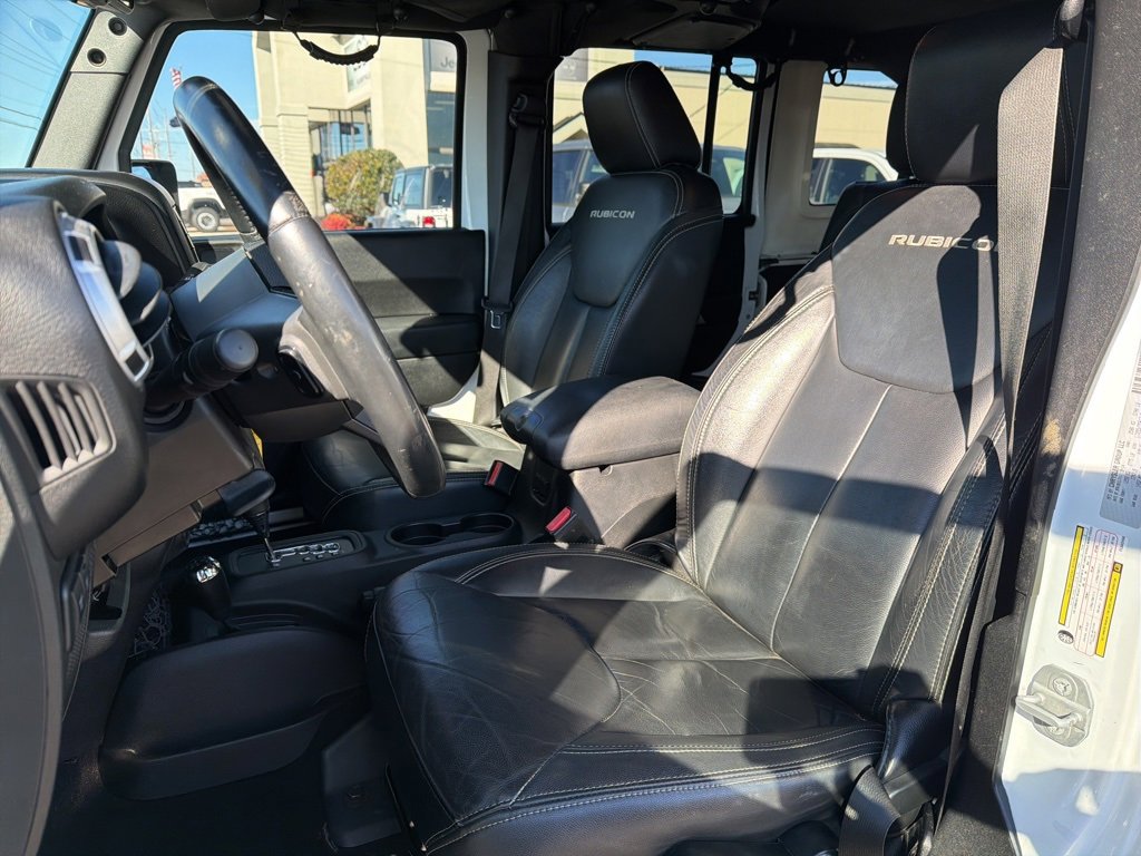 Used 2015 Jeep Wrangler Unlimited Rubicon w/ Connectivity Group image 28