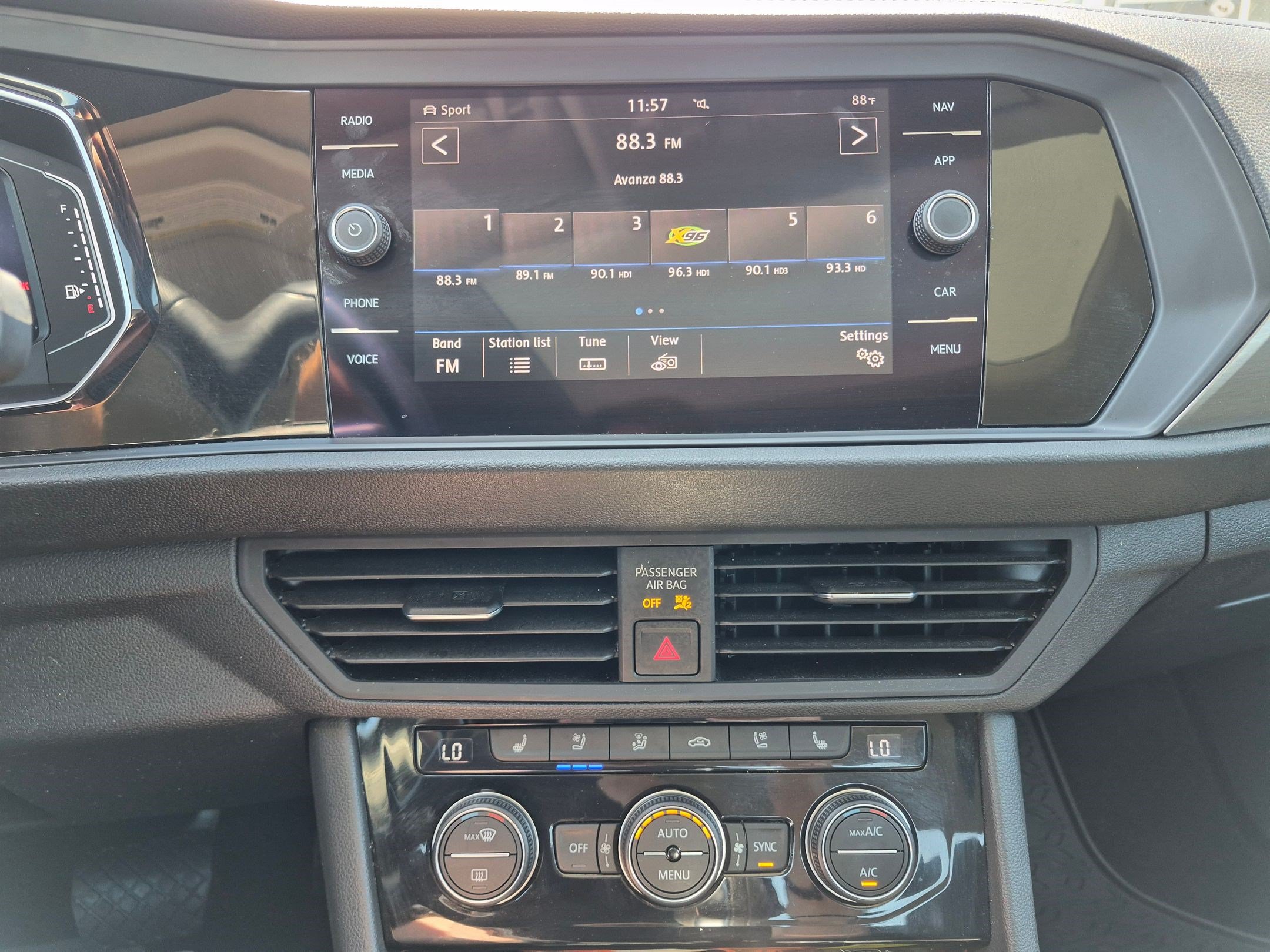 Used 2019 Volkswagen Jetta SEL Premium FWD image 25