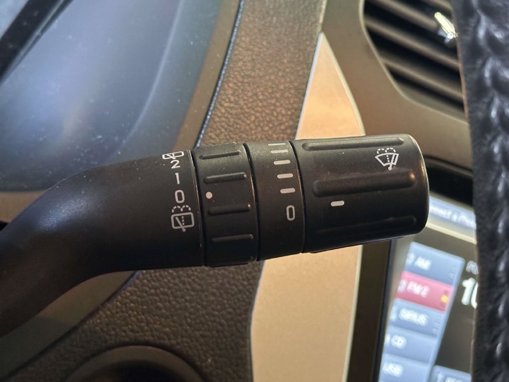 Used 2015 Ford Explorer XLT w/ Equipment Group 202A AWD/4WD image 25