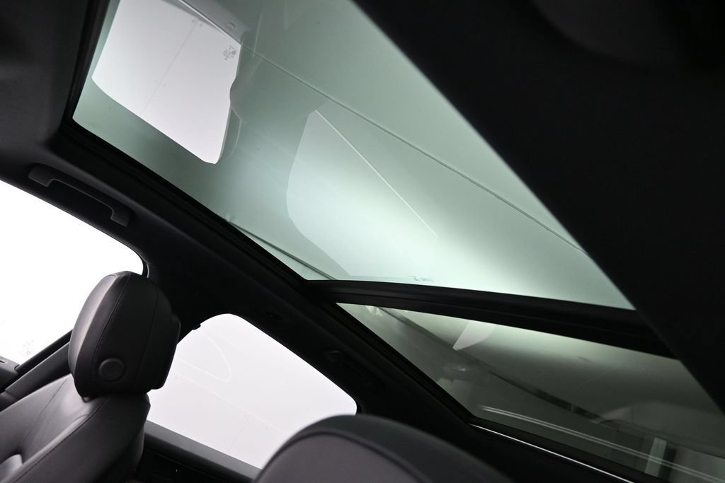 Certified 2025 Porsche Cayenne AWD/4WD image 11