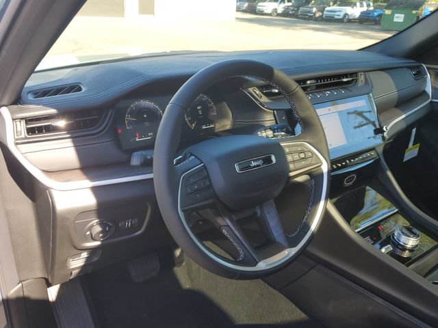 New 2026 Jeep Grand Cherokee Limited w/ Limited Altitude Package AWD/4WD image 13