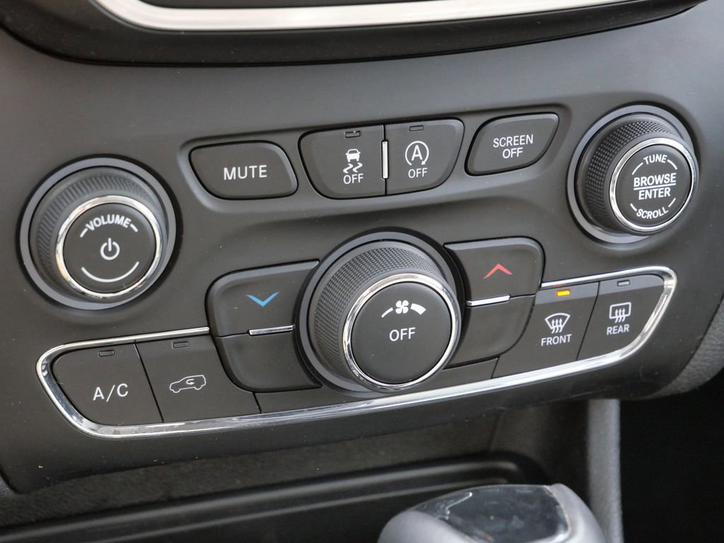 Used 2019 Jeep Cherokee Latitude Plus image 39