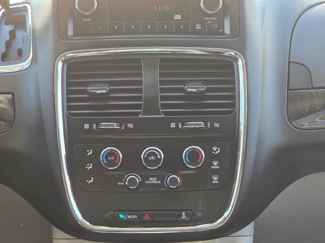 Used 2015 Dodge Grand Caravan SXT image 15