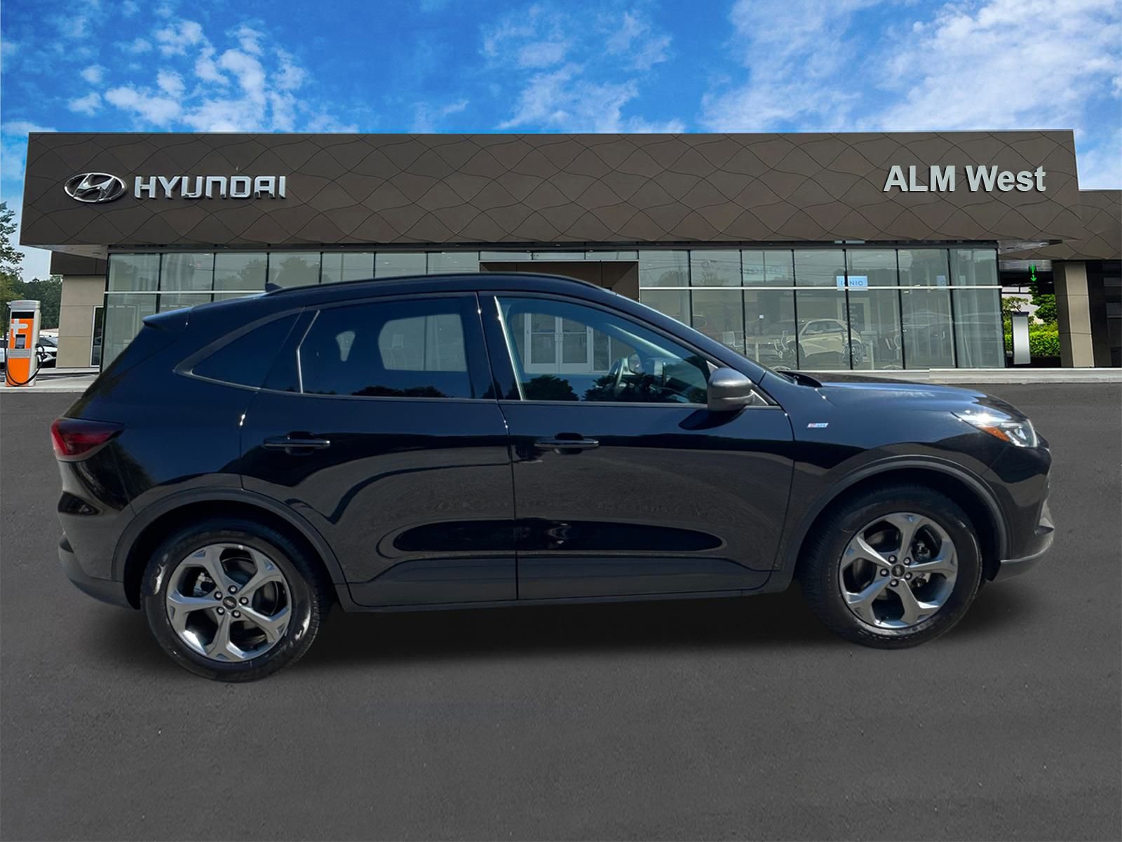 Used 2025 Ford Escape ST-Line FWD image 4
