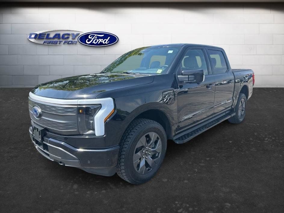 Used 2022 Ford F150 Lightning Lariat AWD/4WD image 3