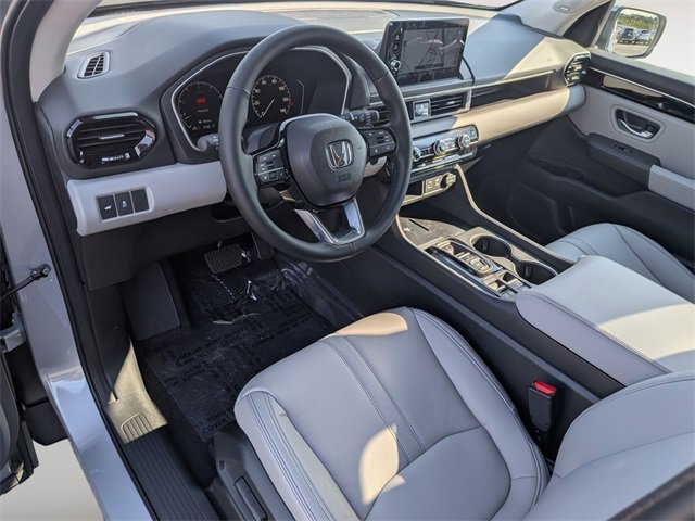 New 2025 Honda Pilot Touring image 11