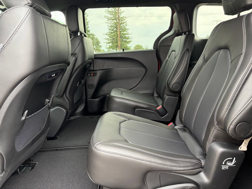 New 2026 Chrysler Pacifica Select AWD/4WD image 13