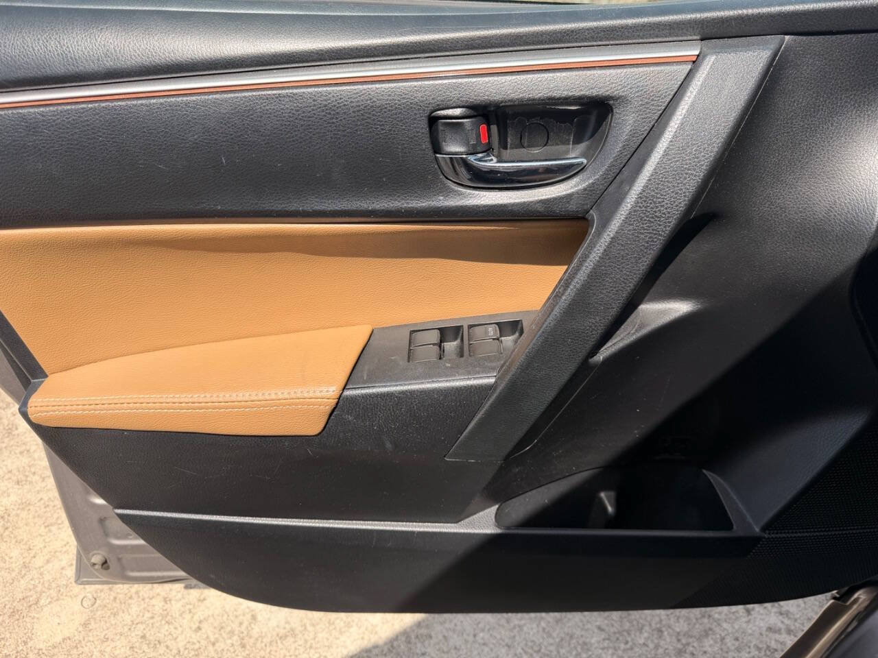 Used 2014 Toyota Corolla LE FWD image 12