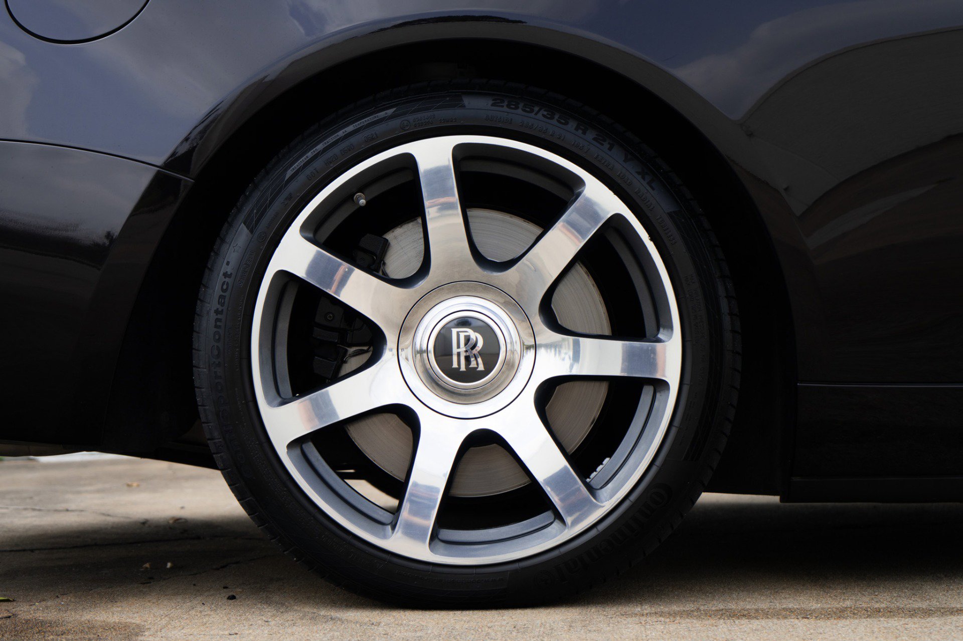 Used 2017 Rolls-Royce Dawn image 36