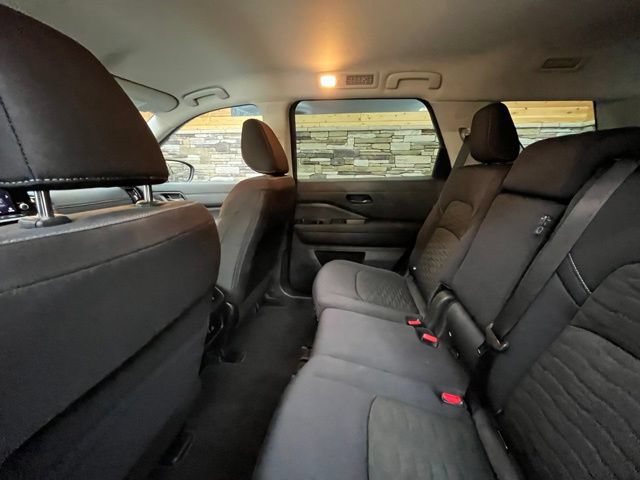 Used 2025 Nissan Pathfinder SV AWD/4WD image 31