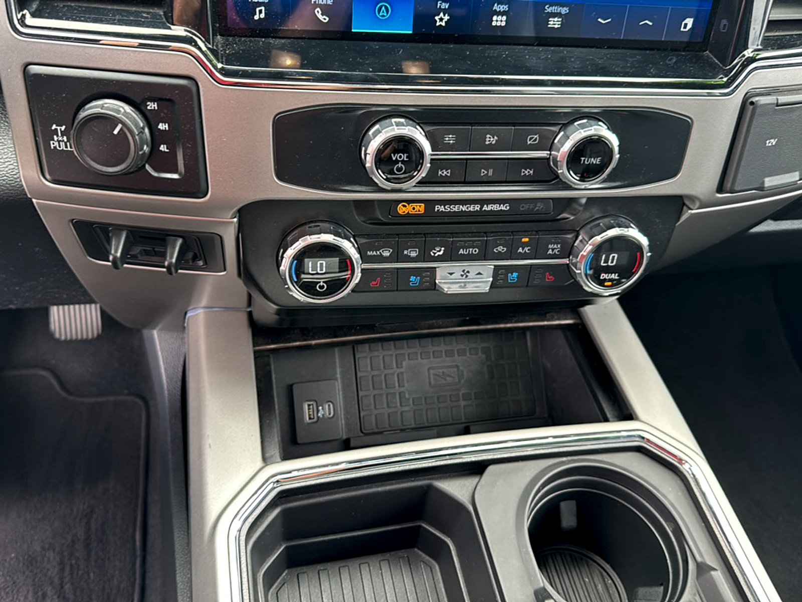 Used 2022 Ford F250 Lariat w/ Lariat Ultimate Package AWD/4WD image 19
