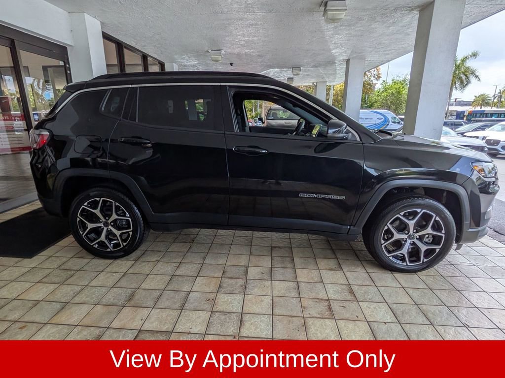 Used 2025 Jeep Compass Limited AWD/4WD image 4