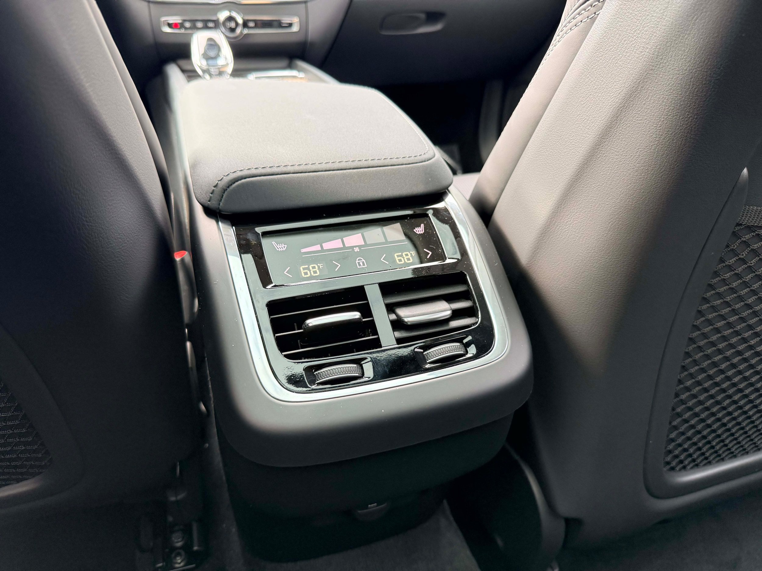 Used 2026 Volvo XC60 B5 Ultra w/ Climate Package AWD/4WD image 17