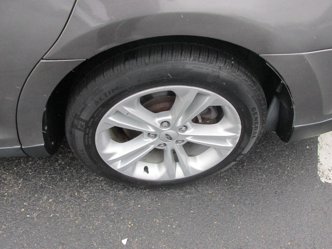 Used 2013 Ford Taurus SEL image 32