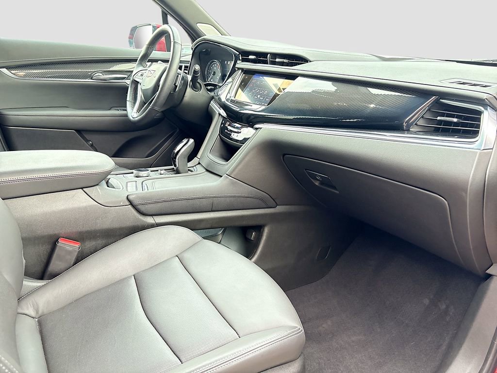 Used 2024 Cadillac XT6 Sport w/ Technology Package image 32