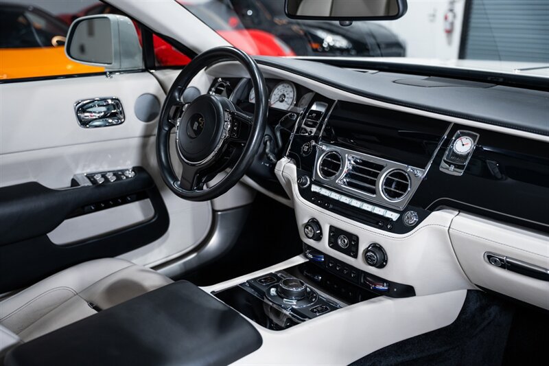 Used 2016 Rolls-Royce Wraith RWD image 52