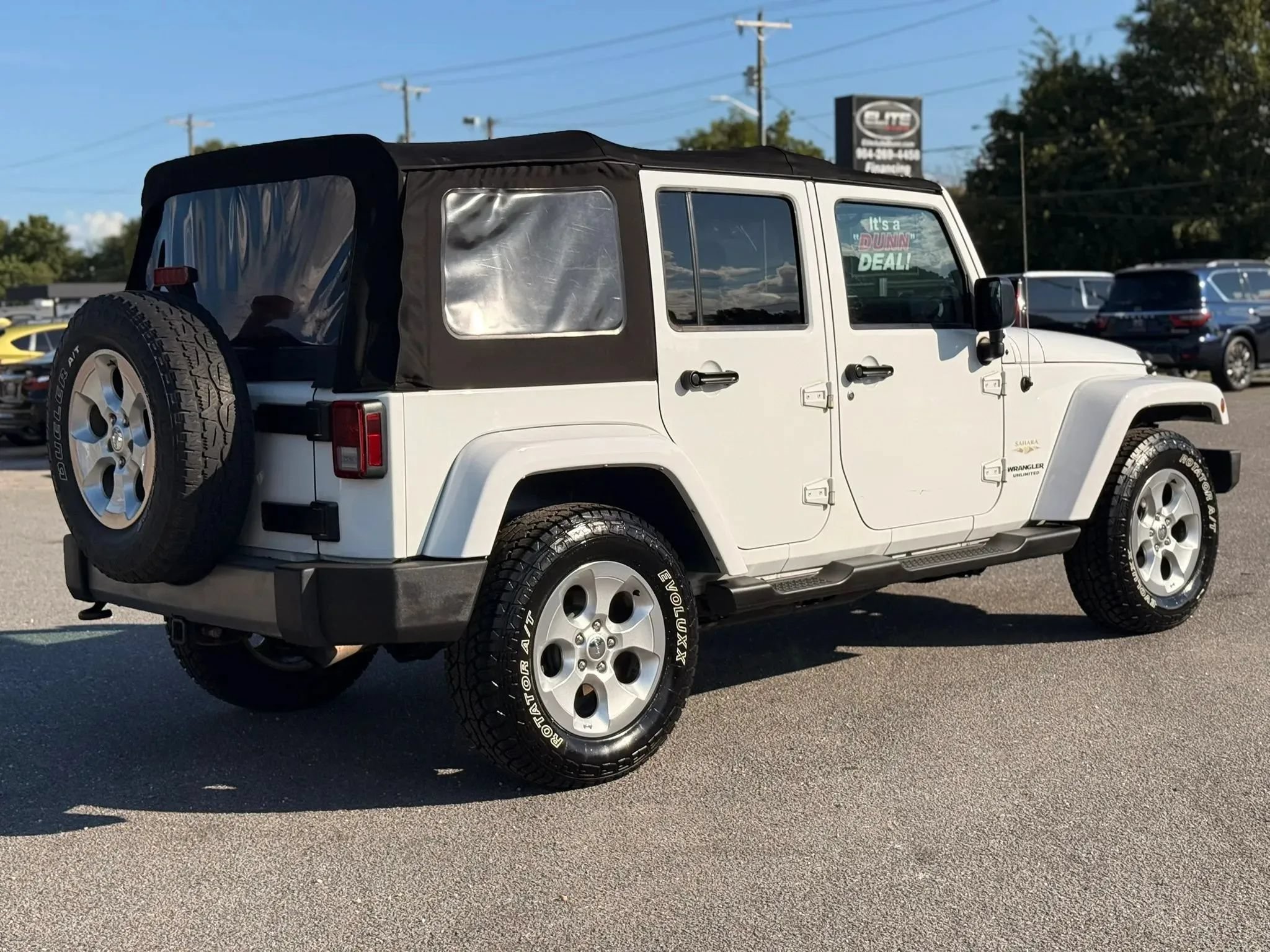 Used 2015 Jeep Wrangler Unlimited Sahara w/ Connectivity Group AWD/4WD image 9