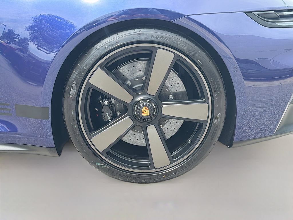 New 2026 Porsche 911 Carrera 4 GTS AWD/4WD image 32