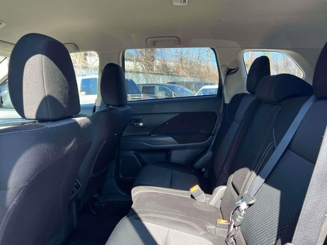 Used 2020 Mitsubishi Outlander AWD image 13