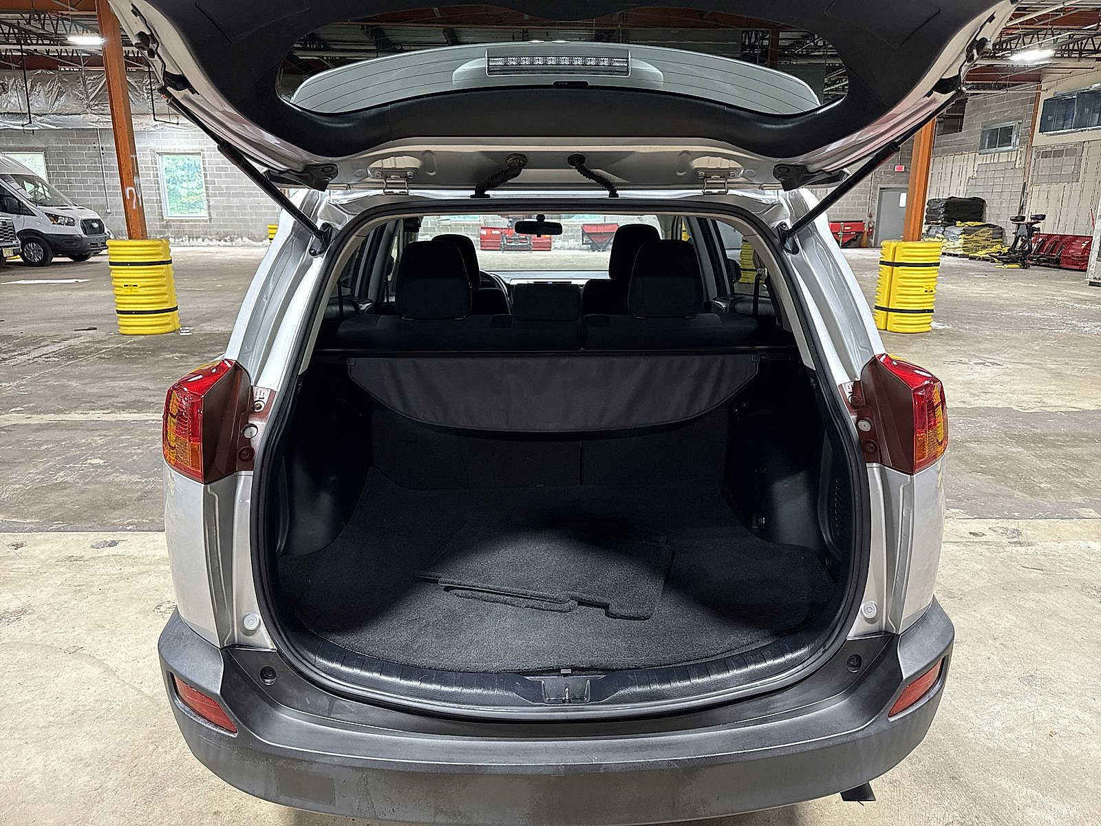 Used 2015 Toyota RAV4 XLE AWD/4WD image 11