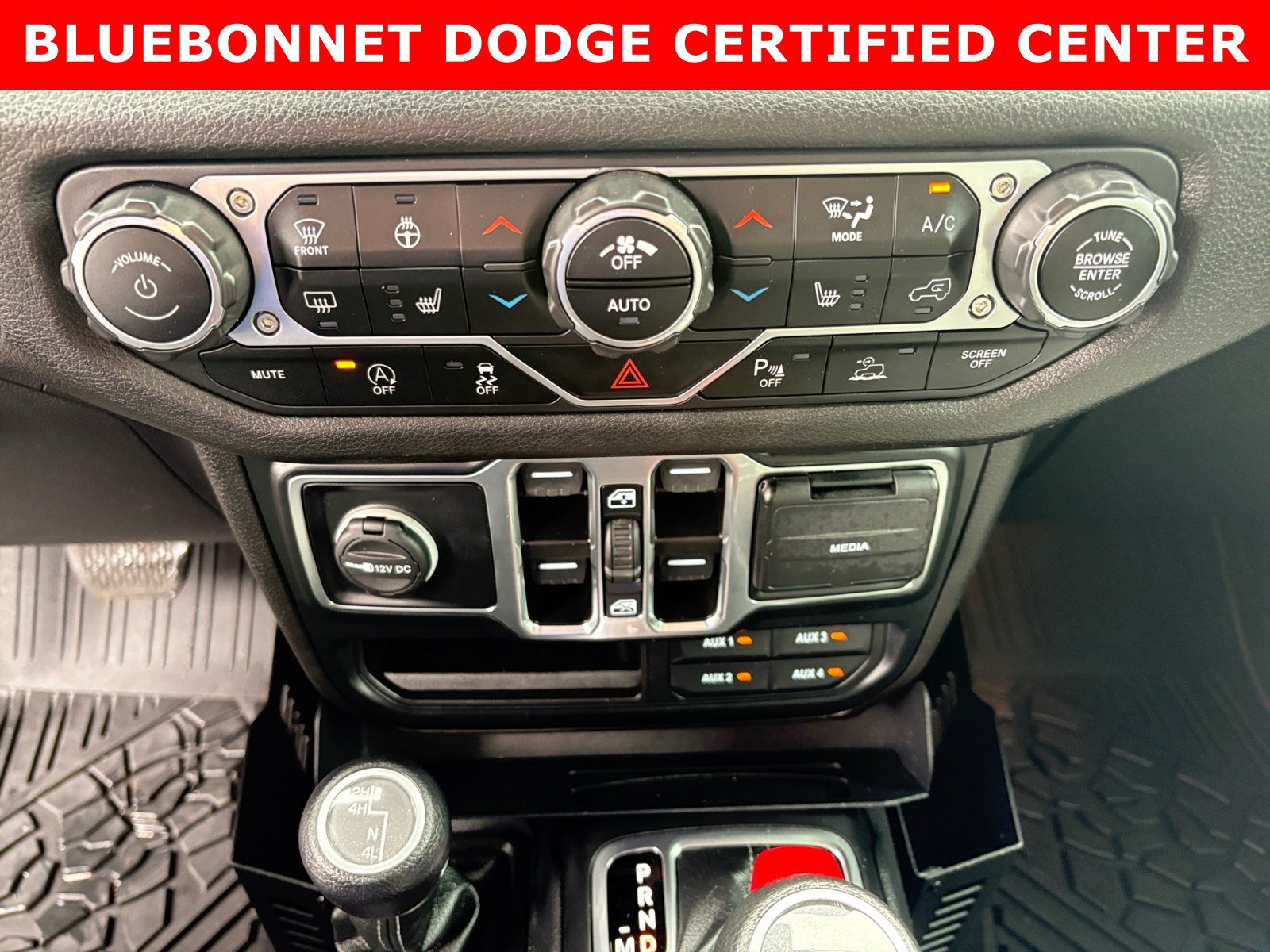 Used 2024 Jeep Gladiator Sport AWD/4WD image 19