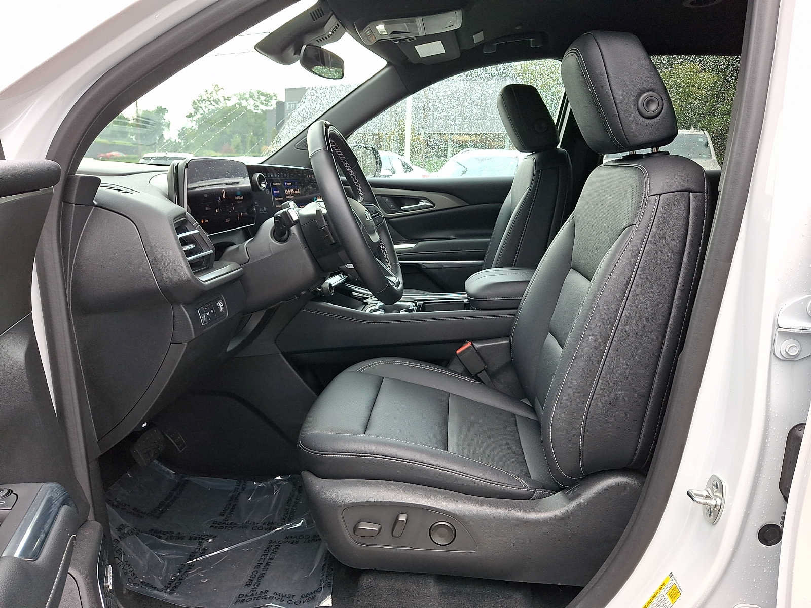 Used 2025 Chevrolet Traverse LT w/ Enhanced Driving Package FWD image 16