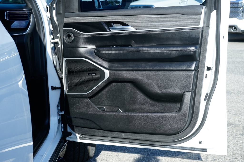 Used 2022 Jeep Wagoneer Series III w/ Rear Seat Video Group 1 AWD/4WD image 45