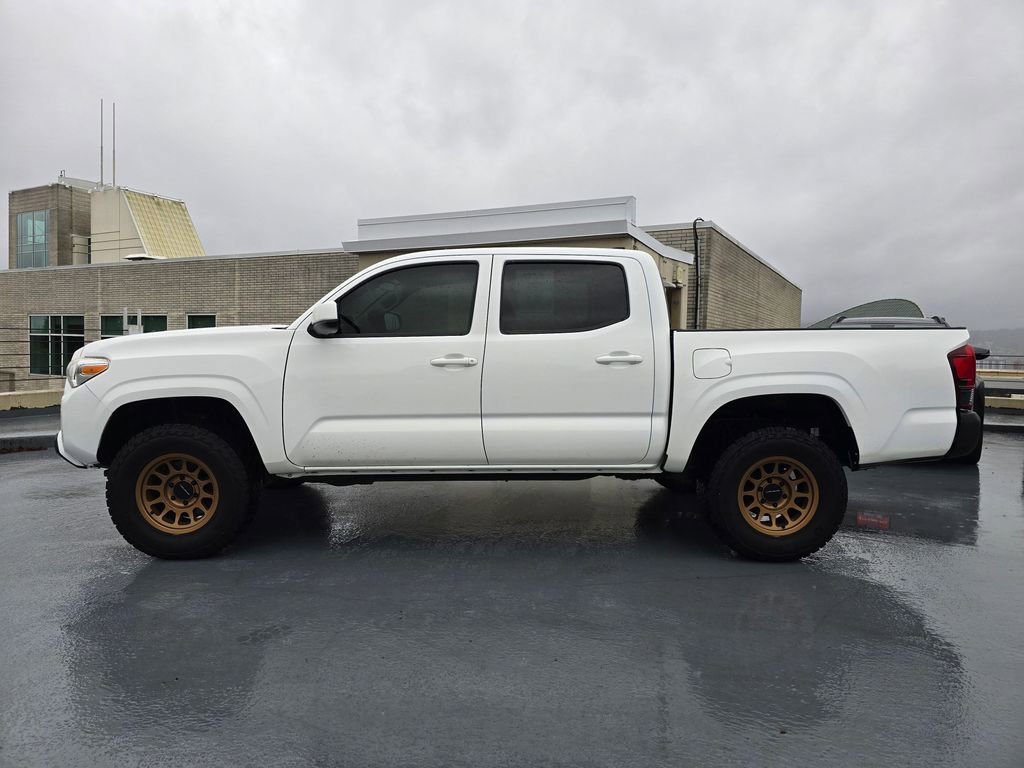 Used 2018 Toyota Tacoma SR image 2