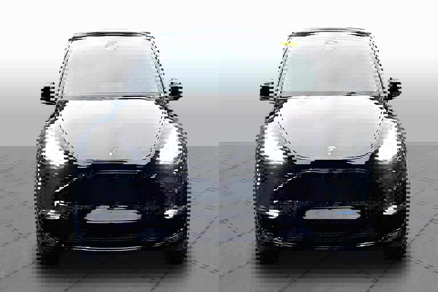 Used 2024 Tesla Model Y Performance image 3