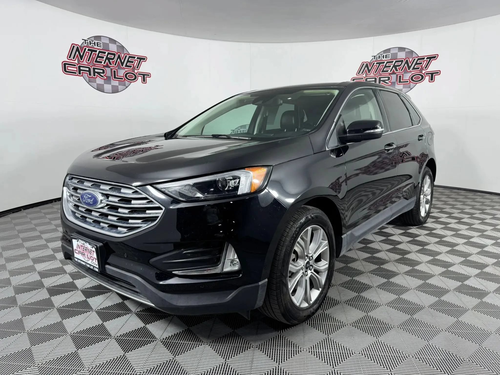 Used 2023 Ford Edge Titanium AWD/4WD image 3