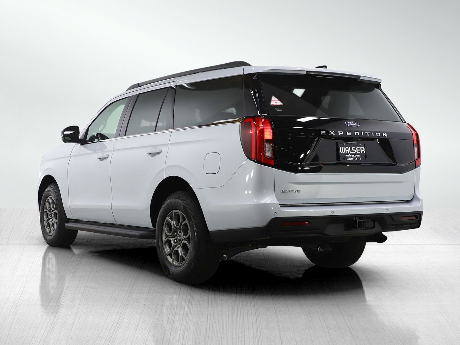 Used 2026 Ford Expedition Active AWD/4WD image 3