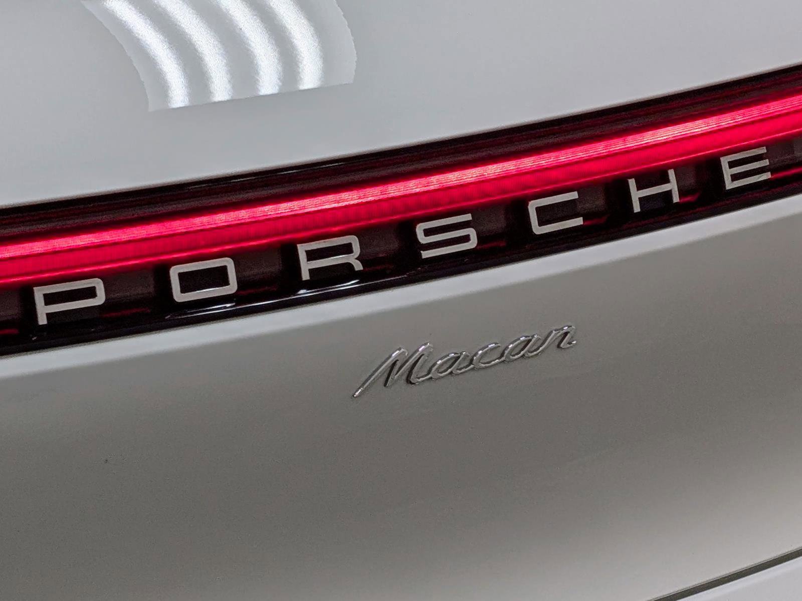 Used 2023 Porsche Macan image 11