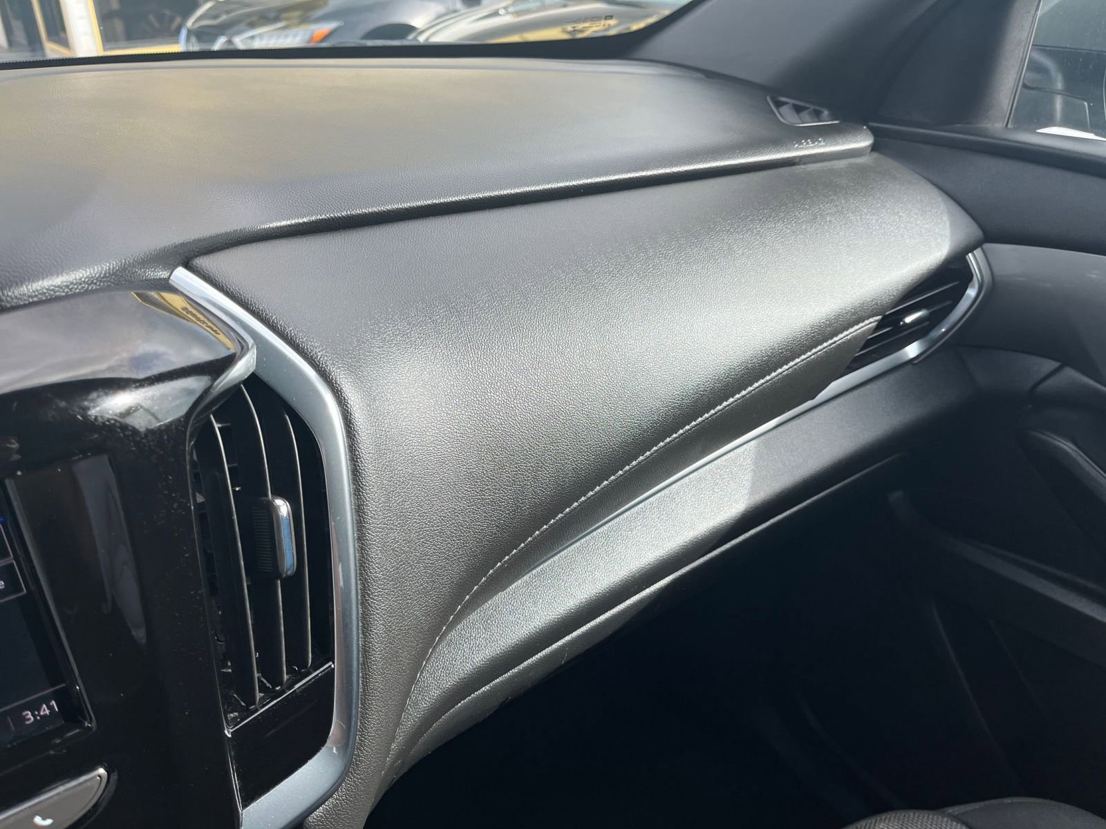 Used 2023 Chevrolet Traverse LT image 35