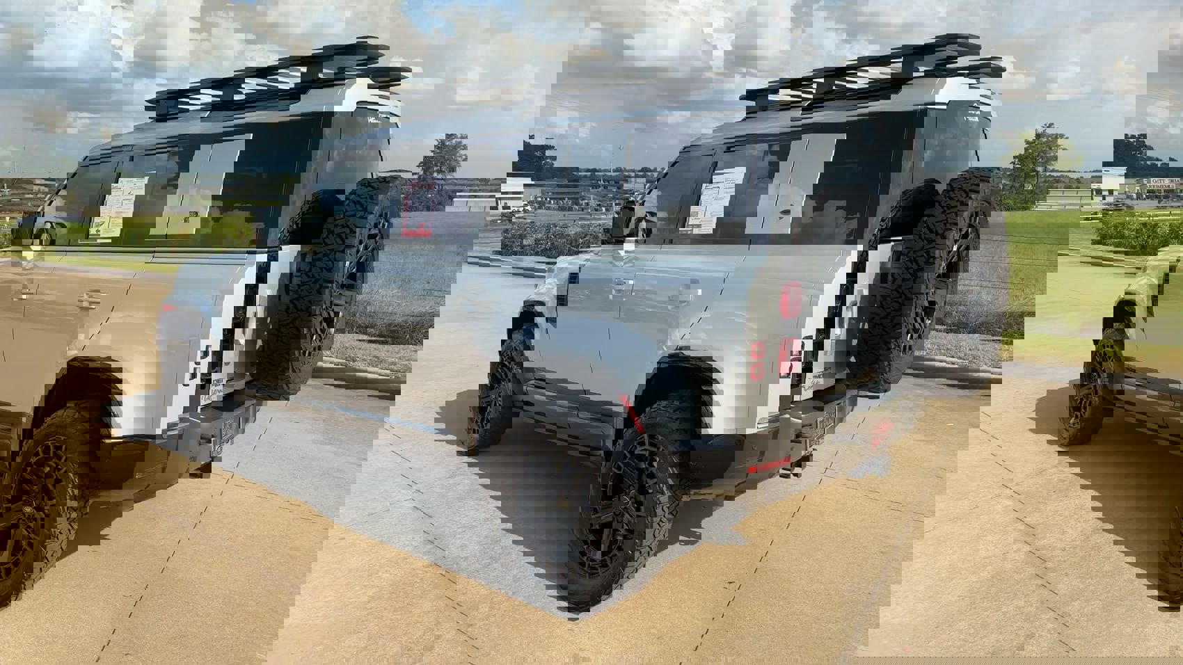 Used 2021 Land Rover Defender 110 X-Dynamic HSE image 7