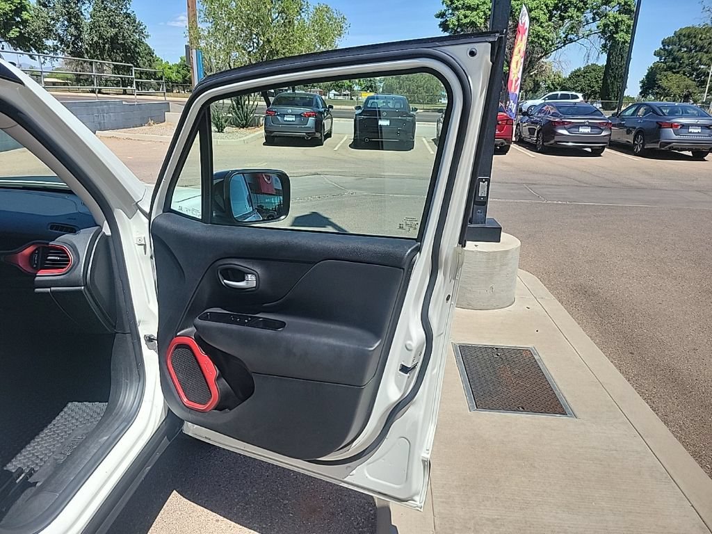 Used 2023 Jeep Renegade Trailhawk AWD/4WD image 17