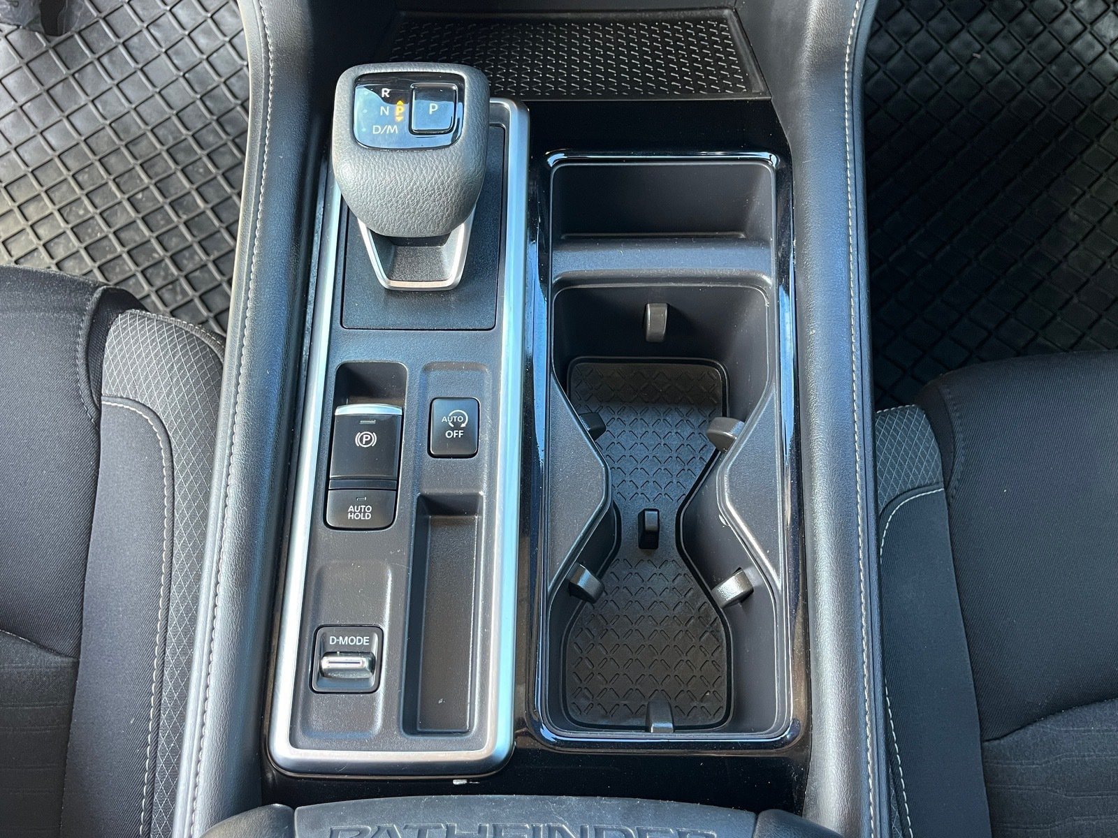 Used 2024 Nissan Pathfinder SV FWD image 28