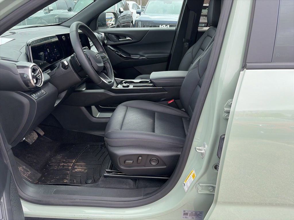 Used 2026 Chevrolet Equinox LT w/ Convenience Package II image 9