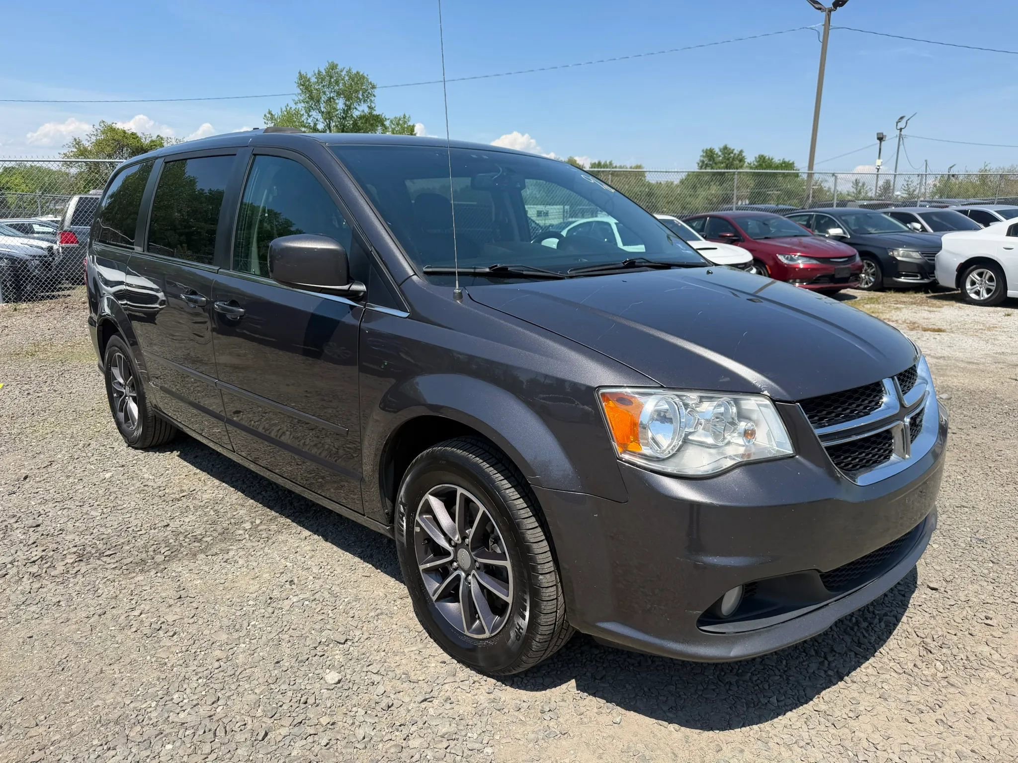 Used 2017 Dodge Grand Caravan SXT FWD image 3
