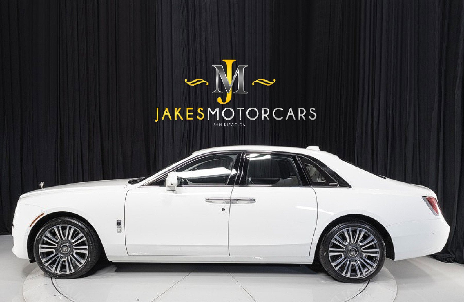 Used 2022 Rolls-Royce Ghost w/ Ghost Package AWD/4WD image 2