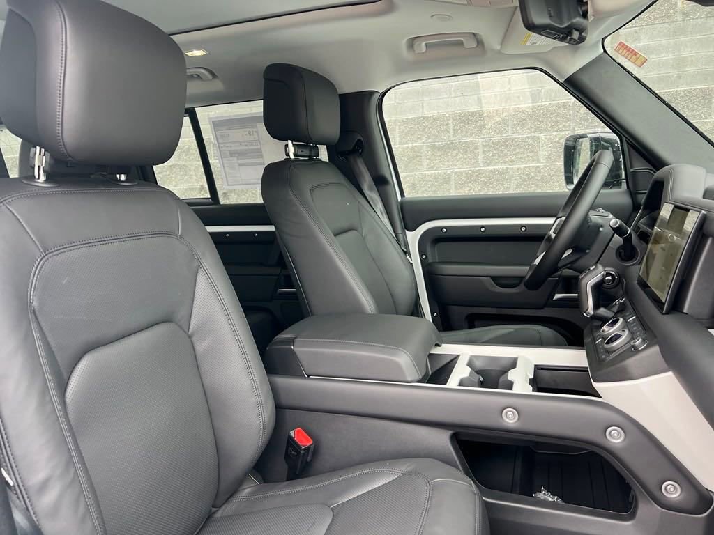 Used 2025 Land Rover Defender 110 S image 17