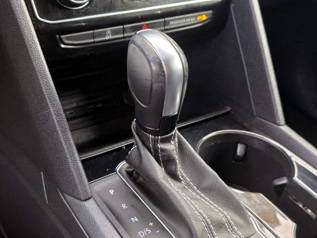 Certified 2021 Volkswagen Atlas Cross Sport SEL Premium image 17