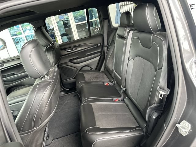 Used 2024 Jeep Grand Cherokee Laredo AWD/4WD image 22