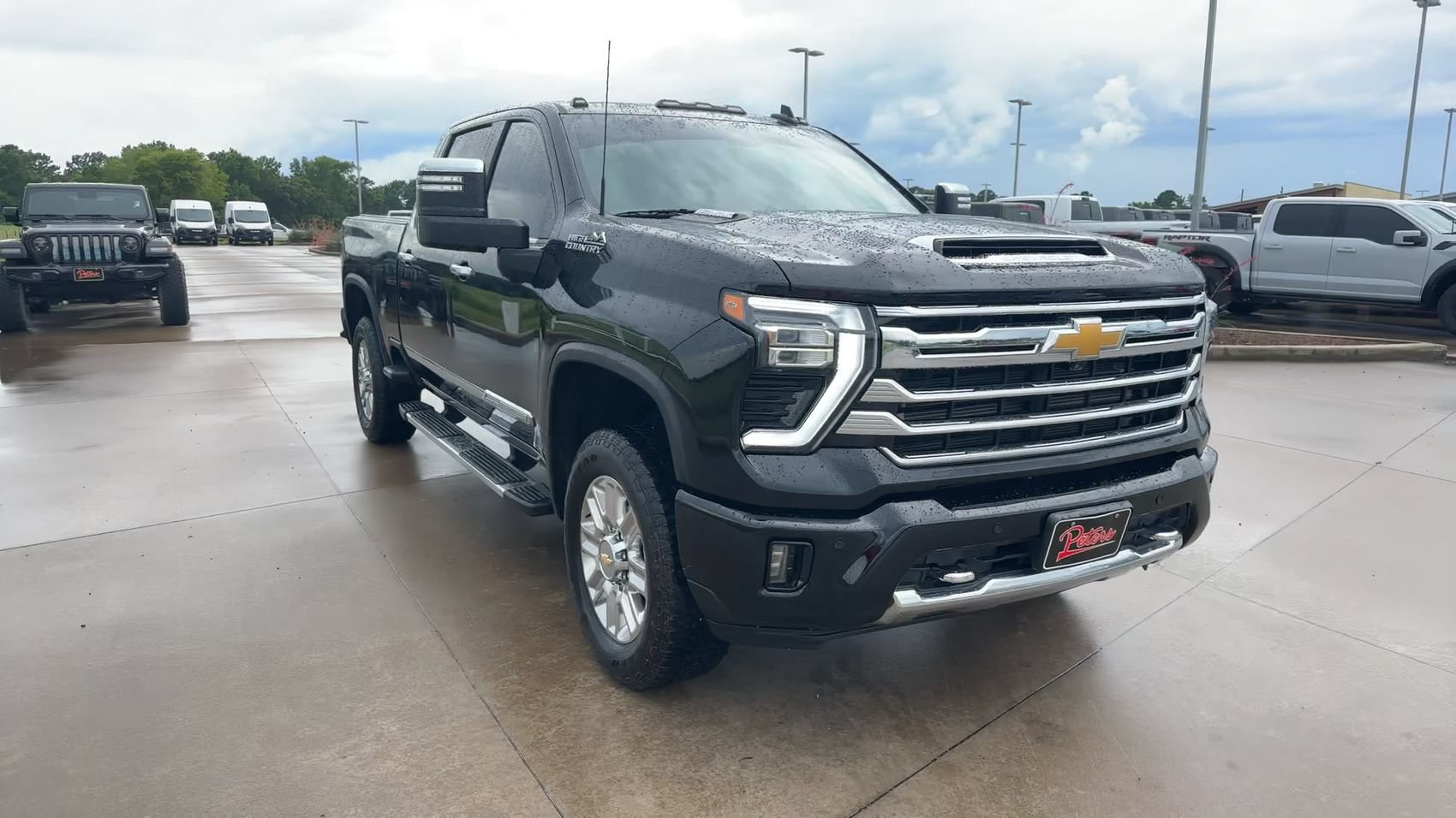 Used 2025 Chevrolet Silverado 3500 High Country w/ Technology Package AWD/4WD image 2