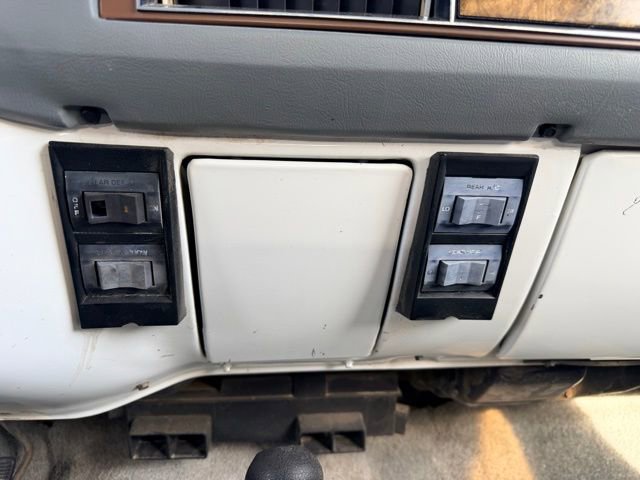 Used 1990 Chevrolet Suburban 4WD image 23