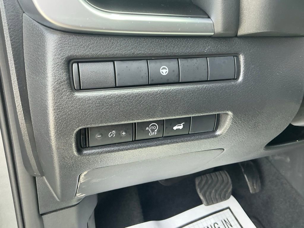 Used 2026 Nissan Rogue SV FWD image 26